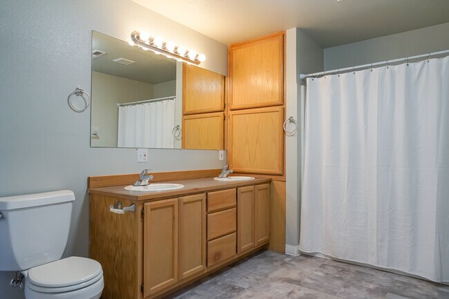 Building Photo - 9663 N Ptarmigan Dr