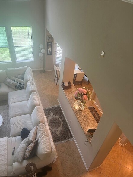 Building Photo - 602 Coggins Point Way