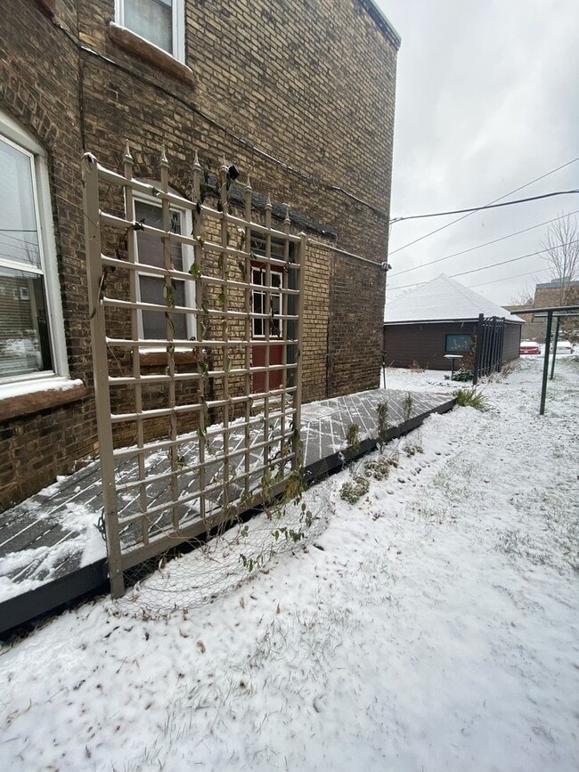 Building Photo - 125 N 9th Ave E