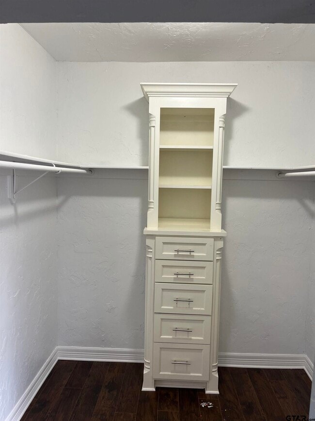 Building Photo - 803 S Vine Ave