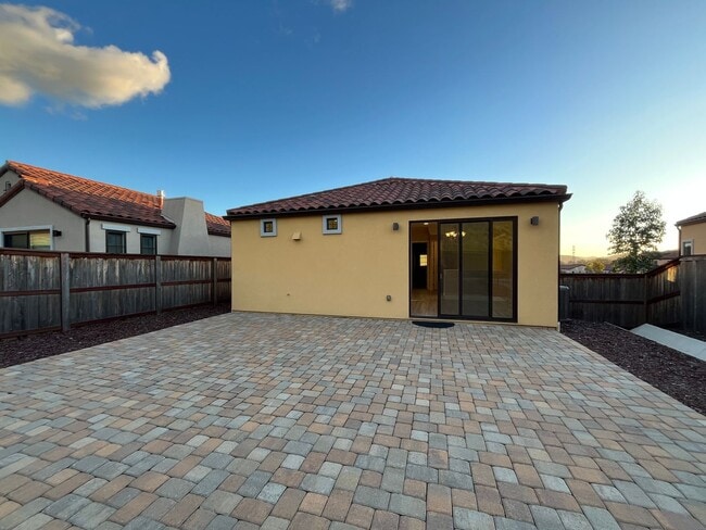 Building Photo - Spacious Home - Three Bedrooms w/garage TOSCANO Neighborhood in SLO