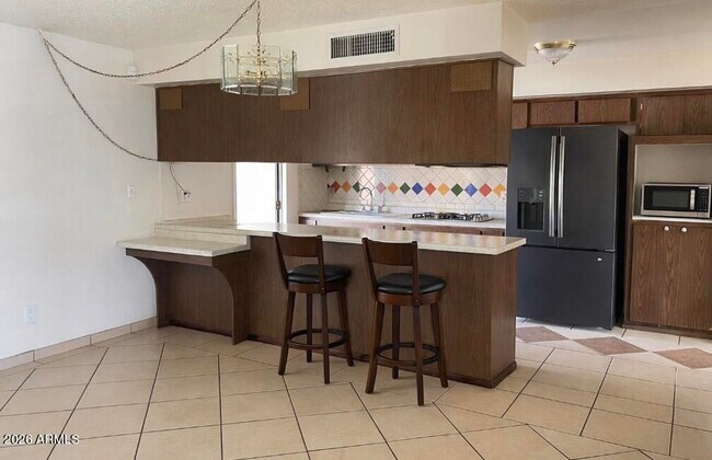 Building Photo - 2022 W Eugie Ave