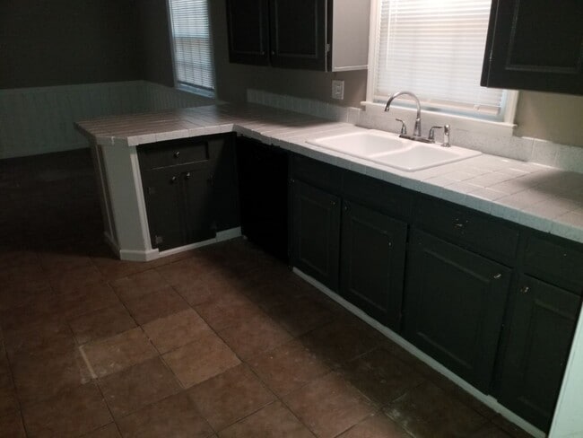 Building Photo - Coming Soon! South KC SF