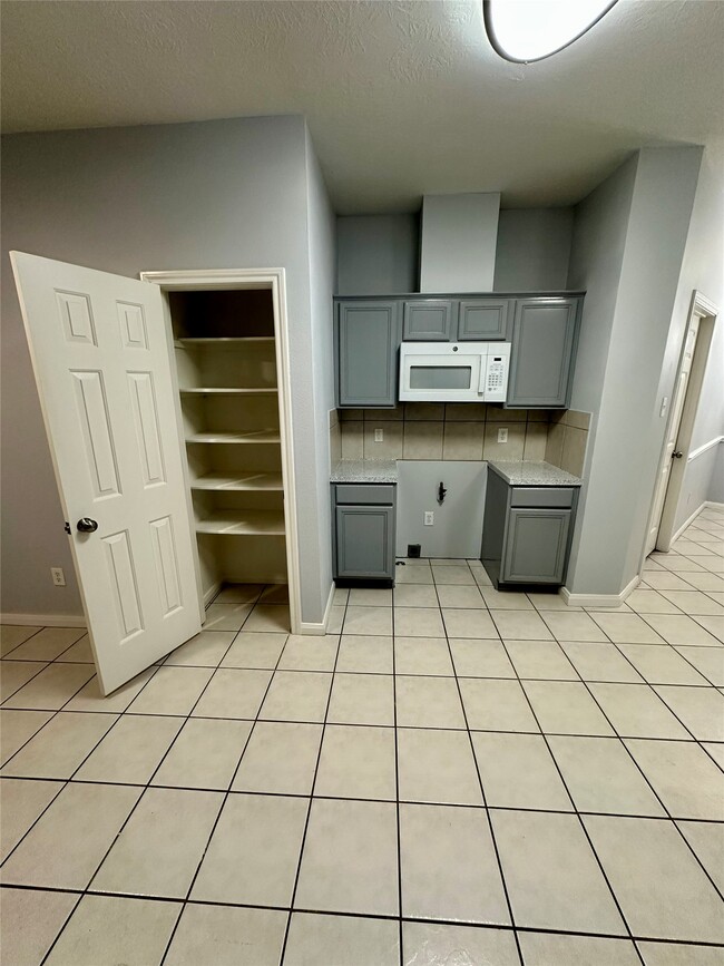 Building Photo - 8810 Barron Wood Cir E