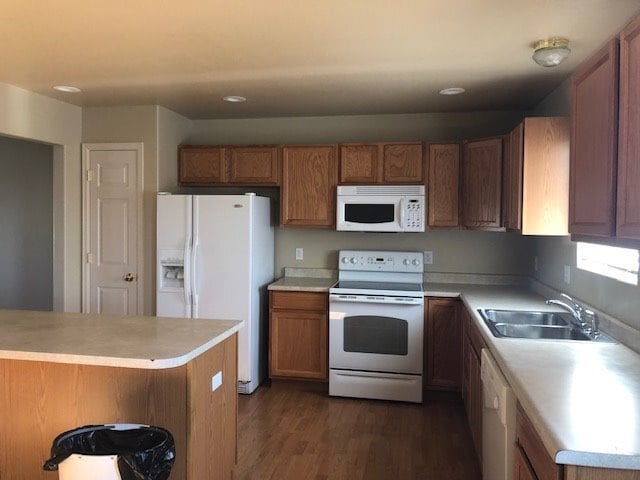 Building Photo - 513 Desmet Dr