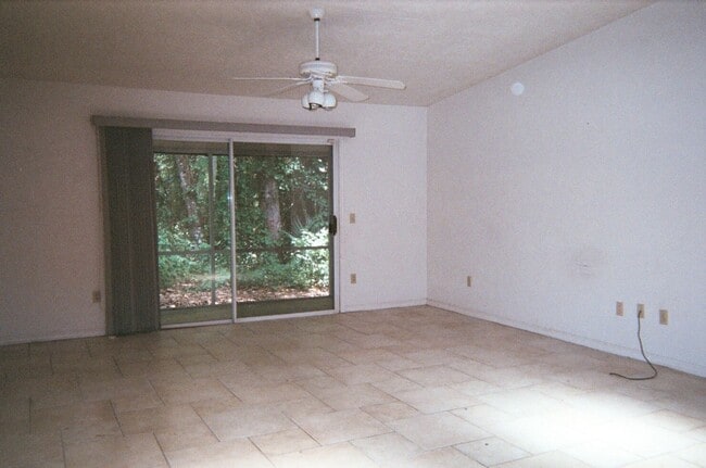 Building Photo - Mill Pond accross from G'ville Health and Fitness