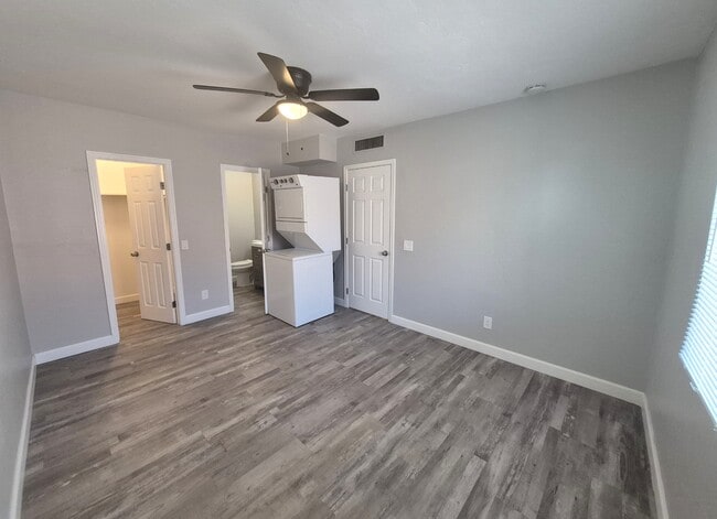 Building Photo - 3459 E Pima St