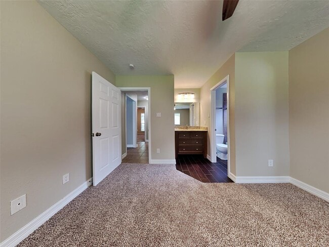 Building Photo - 123 Greenshire Dr