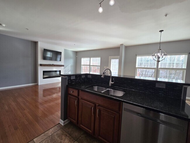 Building Photo - Entertainers Dream - Beautifully maintained 3 Bedroom Townhouse in Haymaker Pointe