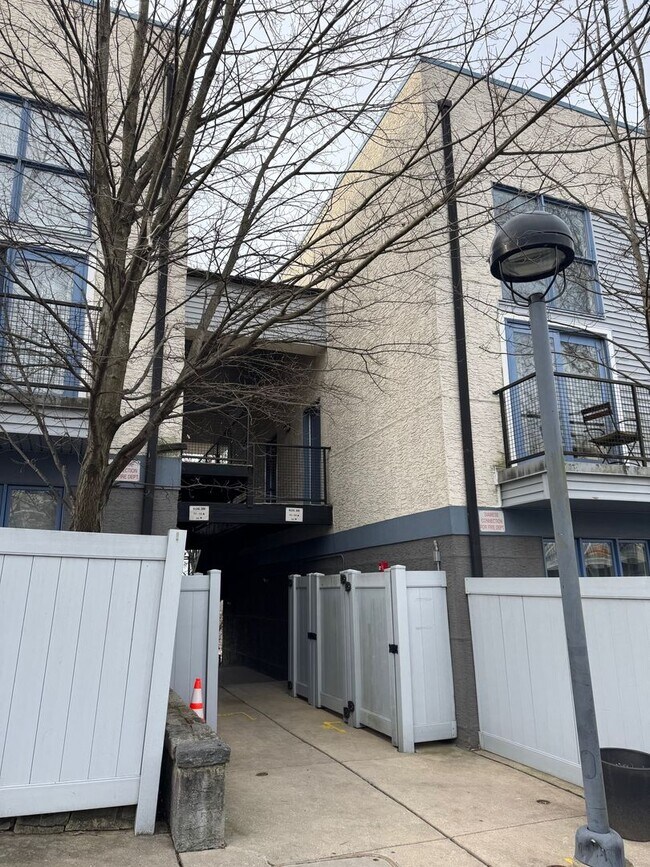 Building Photo - Nob Hill 2 Bedroom 2 Bath renovated Condo in Manayunk for rent $2,495/month