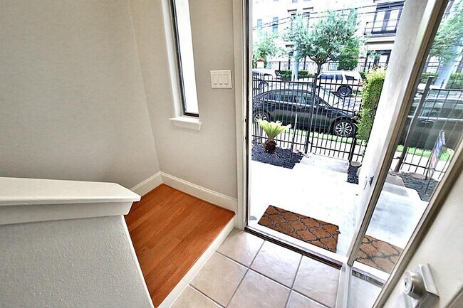 Building Photo - 407 Jackson Hill St
