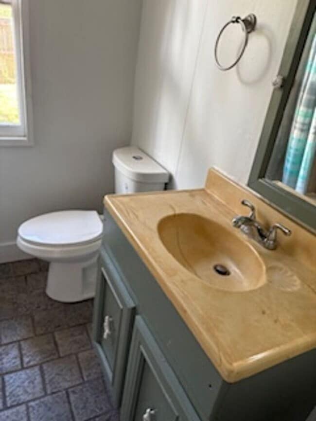 Building Photo - 3-Bedroom Home in Peaceful Malabar, FL