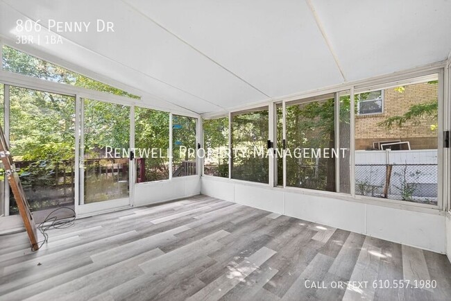 Building Photo - 806 Penny Dr