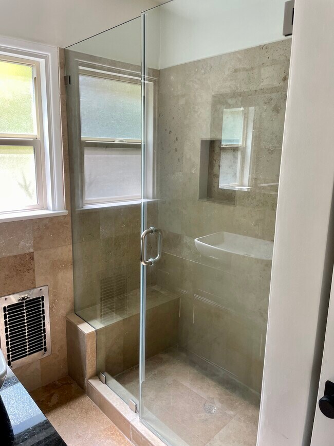 Building Photo - 9650 Lucerne Ave