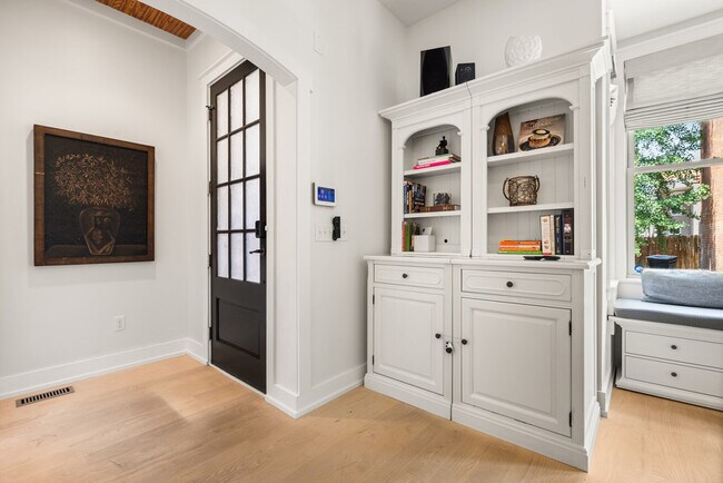 Building Photo - 1408 Pleasant St