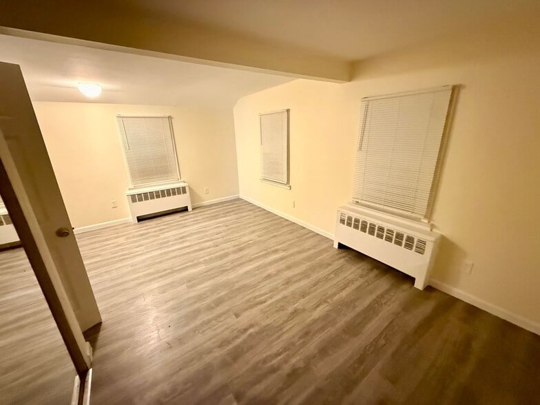 Building Photo - 203 Berkshire Dr