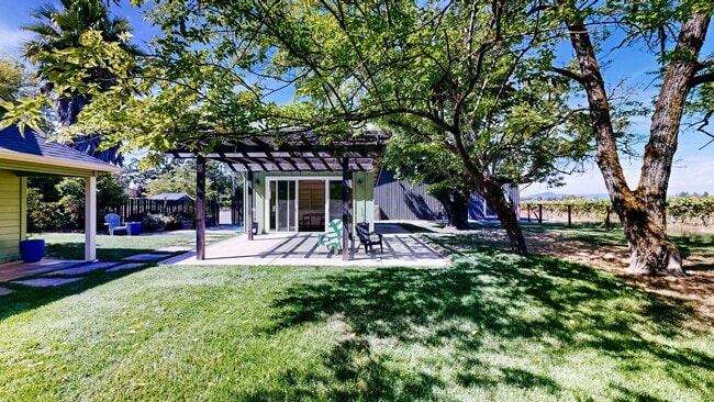 Building Photo - Country Charm Meets Vineyard Views! Two Bedroom Two bath with room to relax!