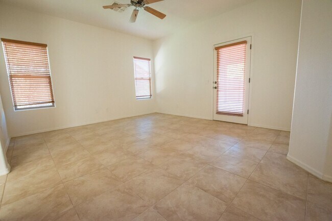 Building Photo - Charming 4 Bedroom, 3 Bath Home, with 2 Ca...