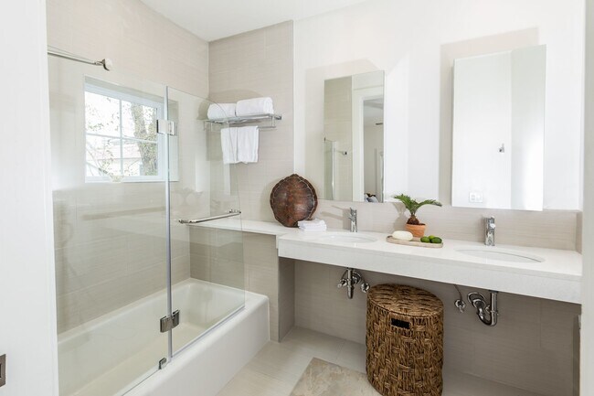 Building Photo - 188L