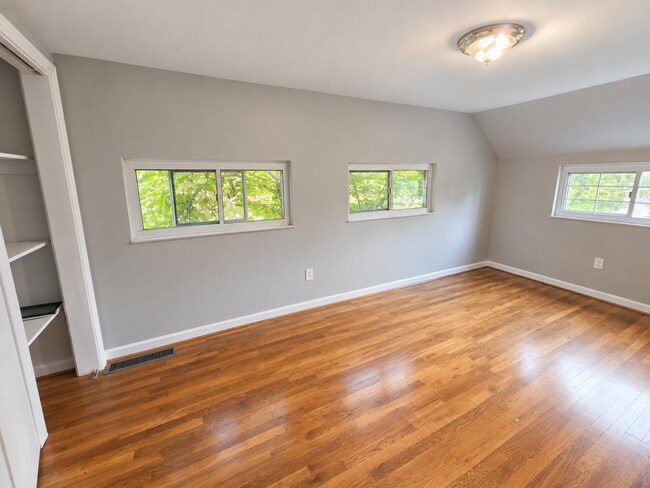 Building Photo - 590 Audubon Ave