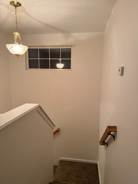 Building Photo - 1319 W Hasket Cir