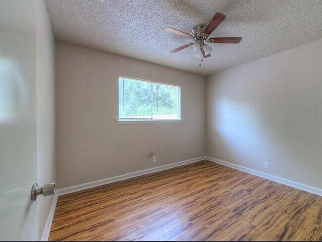 Building Photo - 1124 Gardner Rd