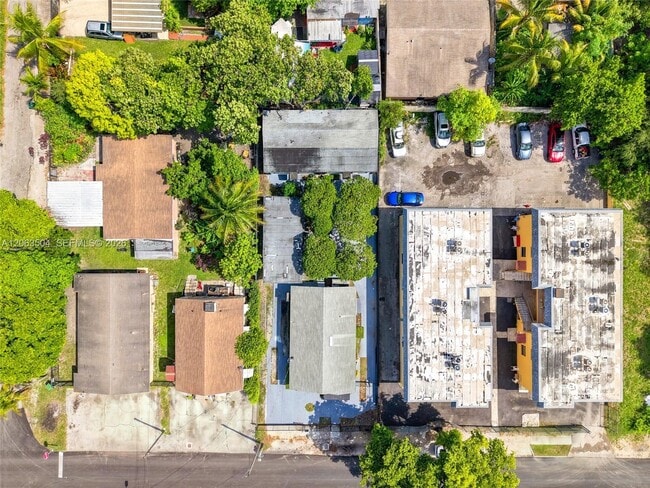 Building Photo - 119 NE 56th St