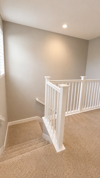 Building Photo - 2072 Parsons Dr