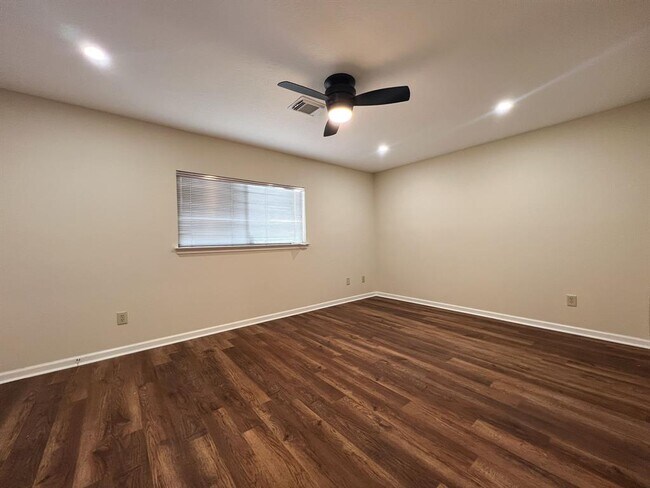 Building Photo - 11114 Springsong Dr
