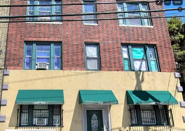 Building Photo - 213 Woodward St