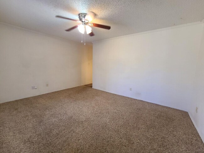 Building Photo - 106 Troy Ave