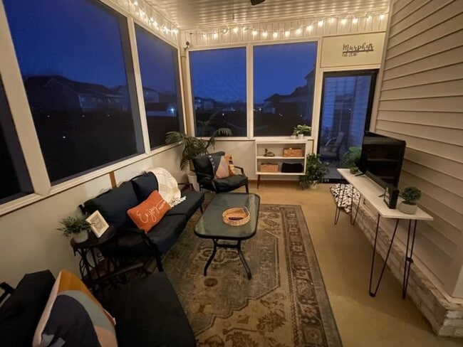 Building Photo - Georgous Large Open Floor Plan Home with Easy Commute to Nashville