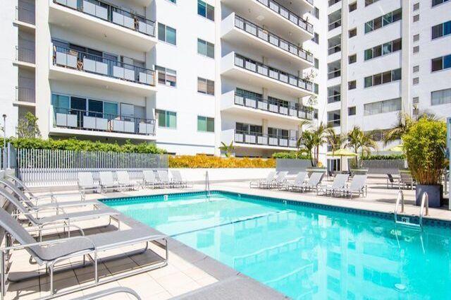 Roofdeck Pool - 1155 N La Cienega Blvd