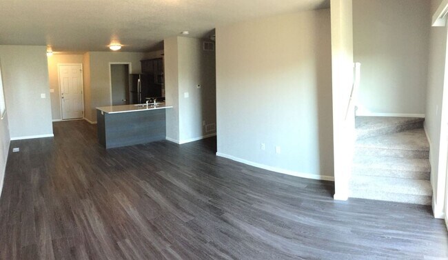 Building Photo - Spacious 3 bedroom, 3.5 bathroom Condo For Rent!