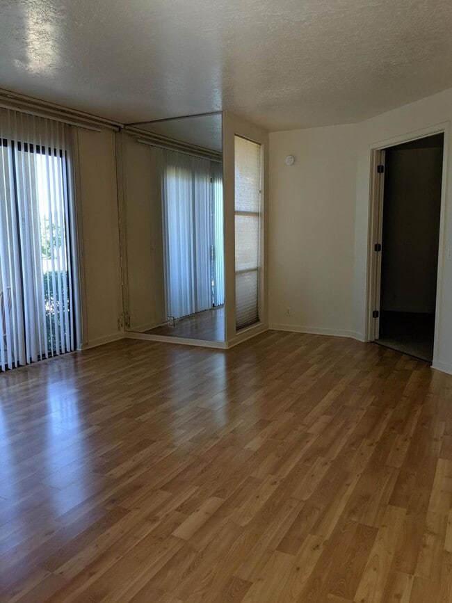 Building Photo - La Mirage 1 bedroom Condo