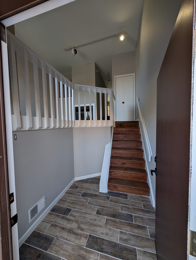 Foyer/Entry - 3229 Brookline Rd