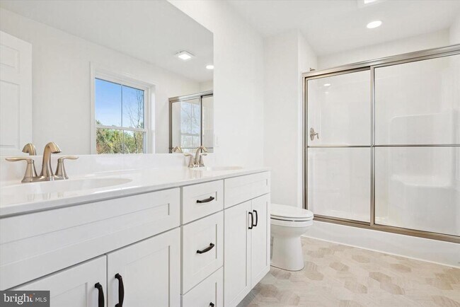 Building Photo - 144 SILVERSMITH Rd