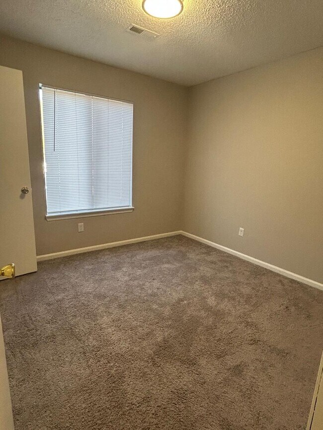 Building Photo - Modern Comfort & Convenience at Westfield Gardens Lexington - 353A