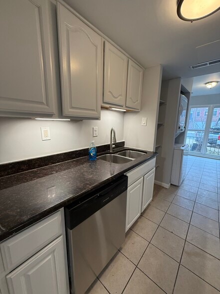 Building Photo - 238 Stevenson Sq