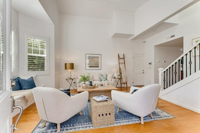 Building Photo - 513 Hill St