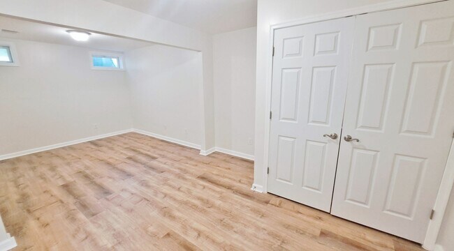 Building Photo - 3 Bed / 2 Full and 2 Half Bath Single Family Townhome