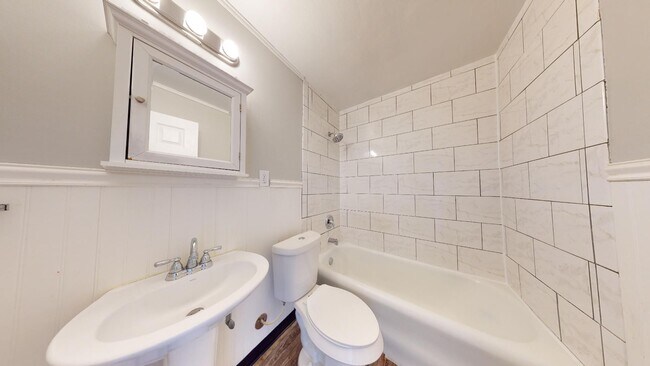 Building Photo - 6711 Dartworth Dr