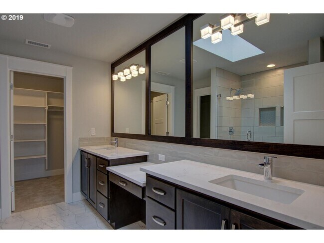 Building Photo - Stylish 3-Bedroom Home w/ Flex Space, Cove...