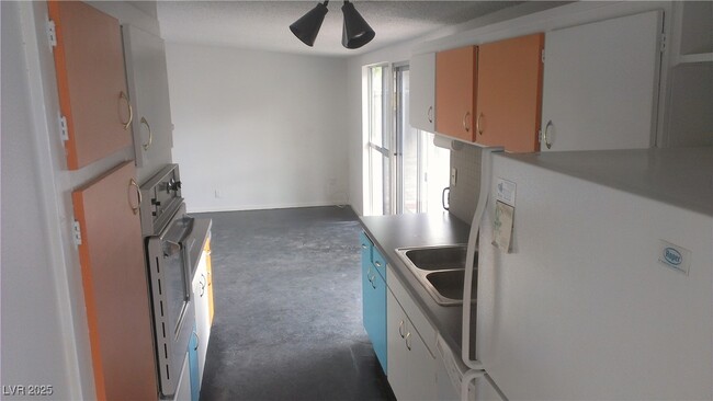 Building Photo - 3124 Burnham Ave