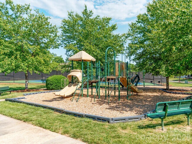 Building Photo - 533 Montgrove Pl NW