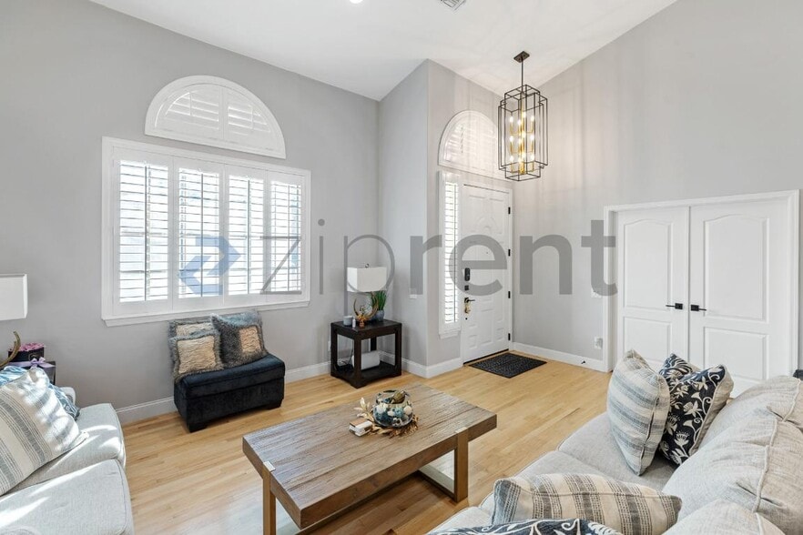 Building Photo - 9420 Greenham Cir