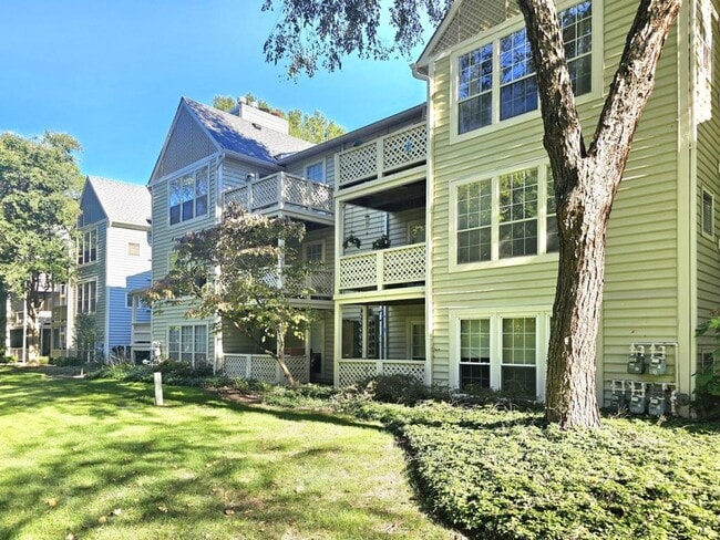Building Photo - 7660 Willow Point Dr