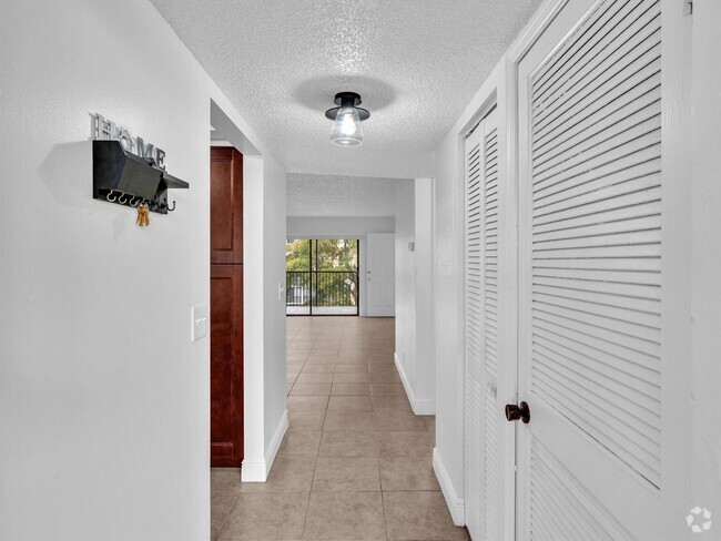 Building Photo - 6475 W Oakland Park Blvd