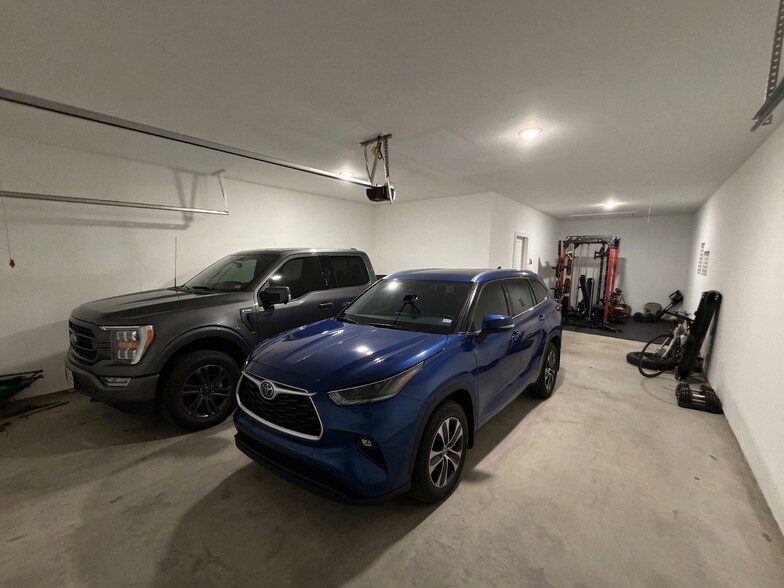 Building Photo - 733 Faith Bud Ln