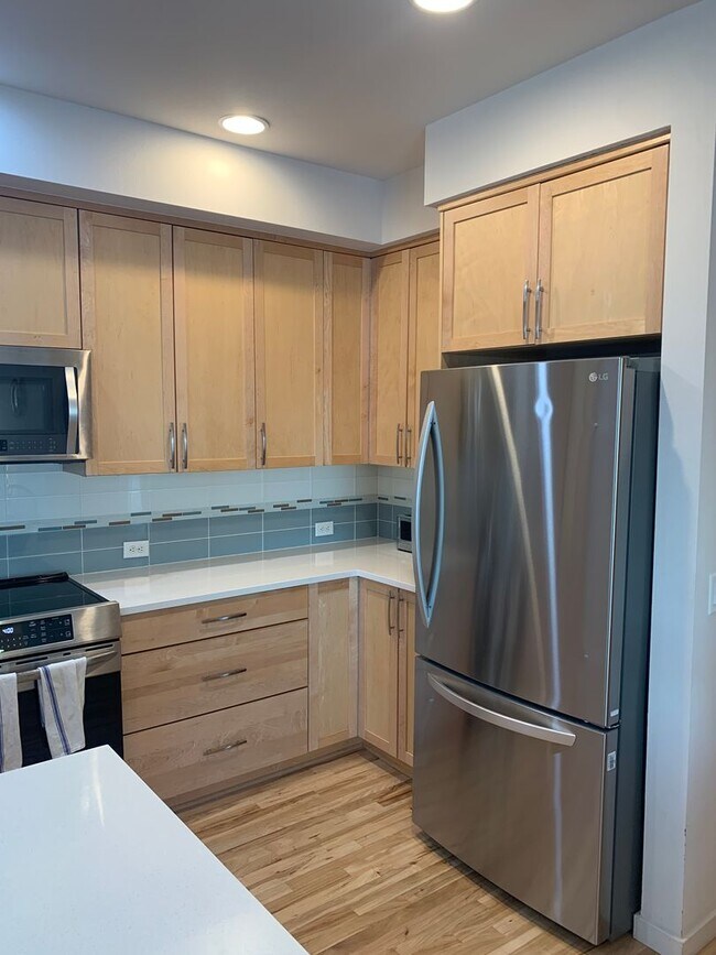 Building Photo - 1585 Hecla Way